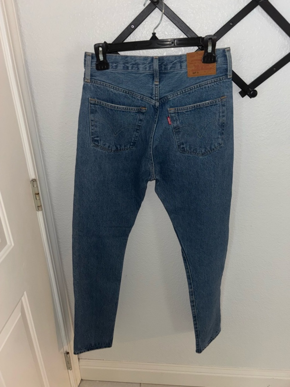 Levi’s 501 Jeans W26 NWT Medium Wash High Rise Straight Leg Denim Button Fly - Picture 5 of 5